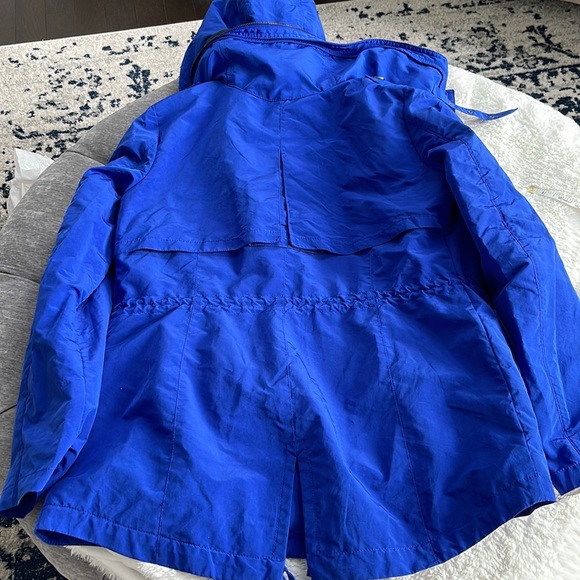 BCBGMaxAzria Raincoat Jacket w/hood - Picture 8 of 12